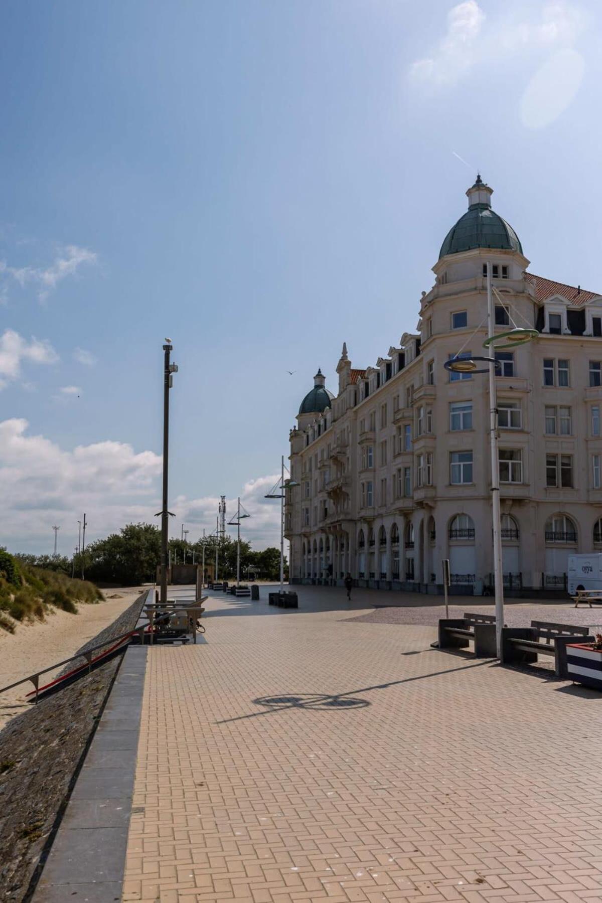 Huswell - Beachfront Apartment In Zeebrugge Exteriör bild